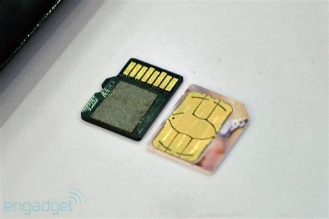 Netcom shows off microSD card with integrated NFC goodness